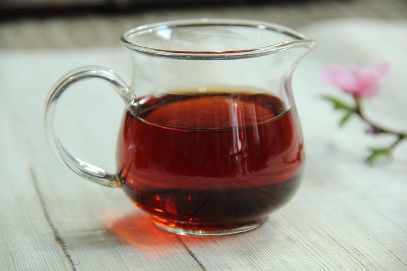如何让一杯普洱茶生茶更加清香、甘甜？通过下面的故事，你将了解不同冲泡方式的微妙差异。